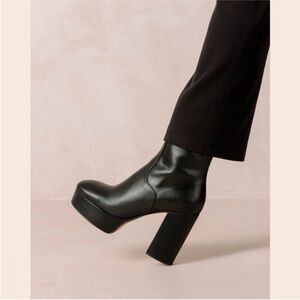 Alohas Thunder Platform Boots in Black US 7-7.5